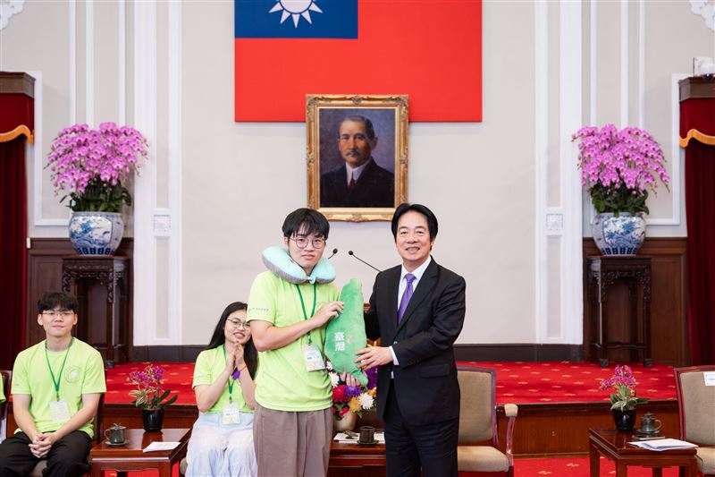 台灣新聞通訊社-接見青年海外志工代表 賴清德期許:成為台灣最柔軟與最有力量的代表