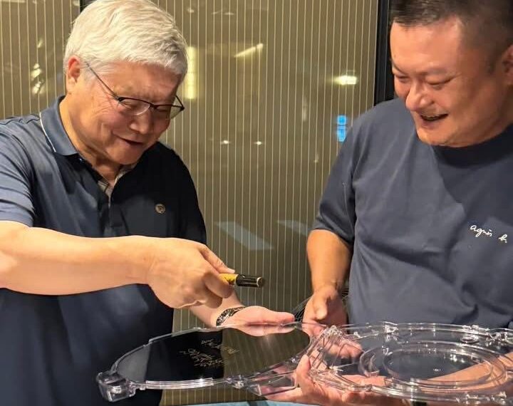 台灣新聞通訊社-黃仁勳背板股秀美食　魏哲家總裁套餐曝光