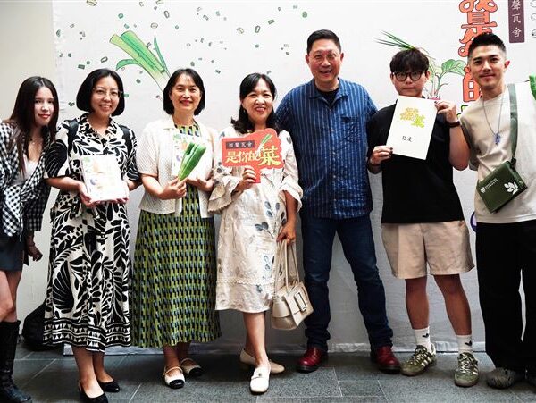 台灣新聞通訊社-馮翊綱領軍！相聲瓦舍衛武營開鑼　高餐大素人登台「說得一口好菜」