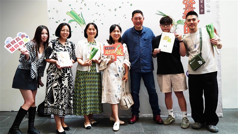 台灣新聞通訊社-馮翊綱領軍！相聲瓦舍衛武營開鑼　高餐大素人登台「說得一口好菜」