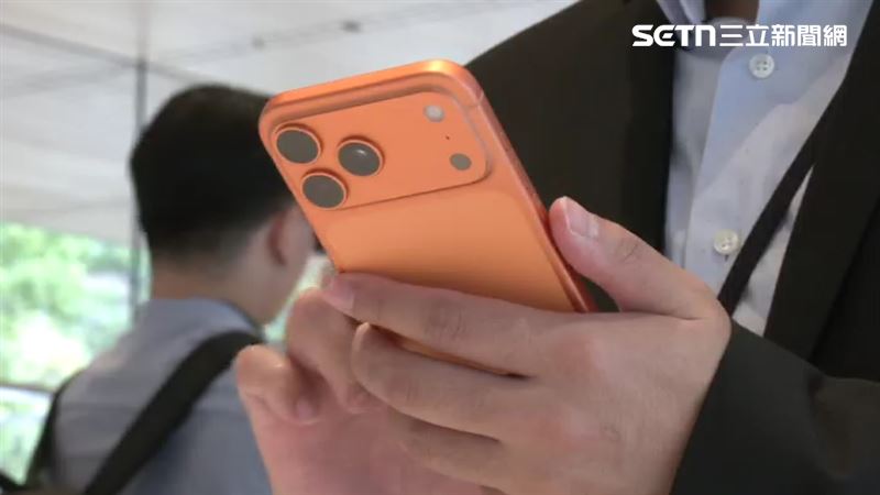 台灣新聞通訊社-比高房價更可怕?專家驚爆智慧型手機普及 竟成全球少子化關鍵推手?