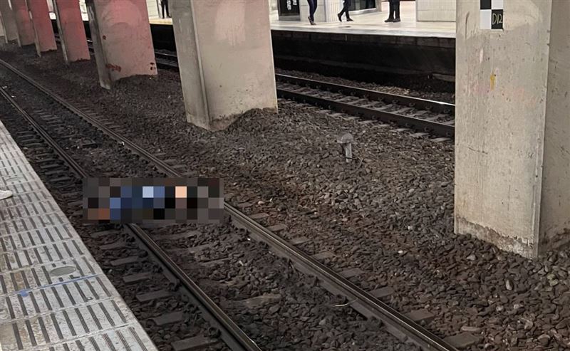 台灣新聞通訊社-台北車站驚傳落軌！40歲男「疑身體不適」突摔落月台　倒臥鐵軌上