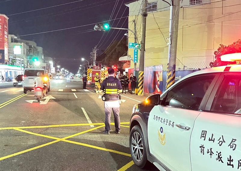 台灣新聞通訊社-快訊／岡山空軍官校旁傳爆炸聲！電桿猛噴火花　「松鼠屍塊」掉滿地