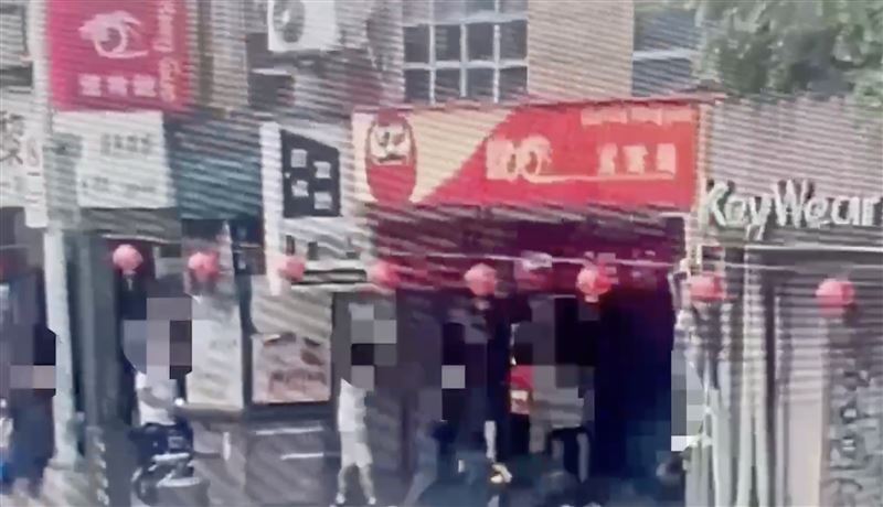 台灣新聞通訊社-西門町逛街突遭強擄!押進旅店談判 警火速趕抵⋯8黑衣人孬了秒放人