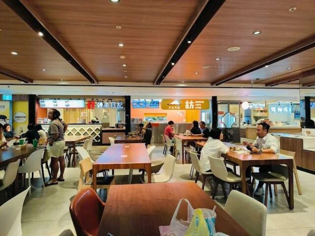 台灣新聞通訊社-高雄商場美食街氣瓶更換意外　巨響引發驚慌躲避