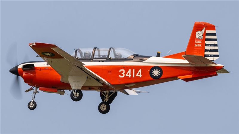 台灣新聞通訊社-快訊/T-34教練機驚傳墜毀2飛官殉職!橋檢率隊前往勘驗中