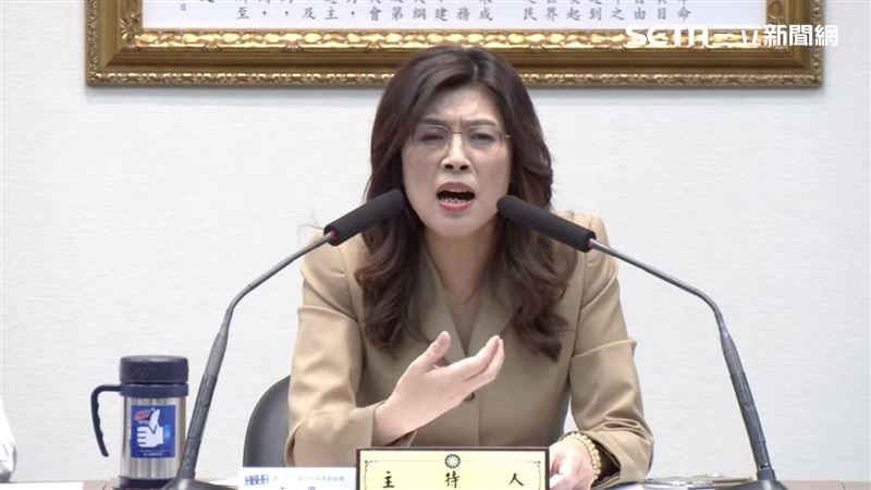 台灣新聞通訊社-摸過雲朵?鄭麗文神祕訪美惹群嘲!綠營齊轟:550萬請自己出