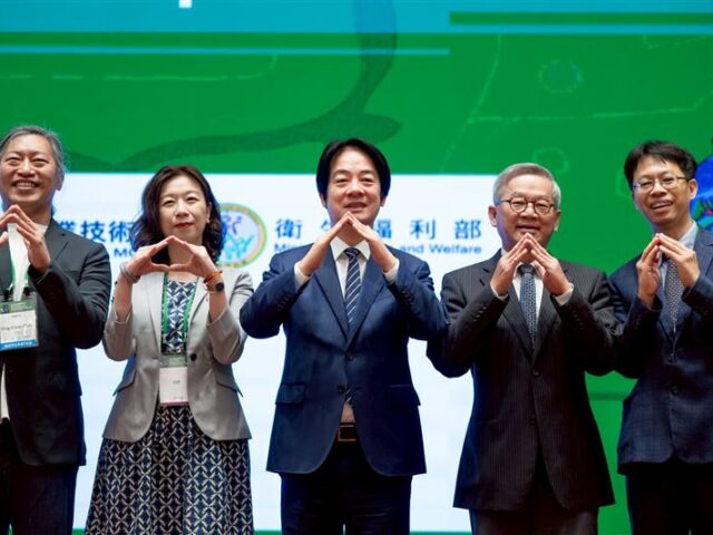 台灣新聞通訊社-爭在宅醫療經費提升至3%！學會理事長當面許三願望　賴清德：我聽到了