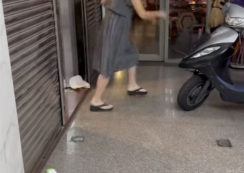 台灣新聞通訊社-南投驚傳搶銀樓！假髮男行搶遭熱心3大漢當街壓制　實戰片曝光