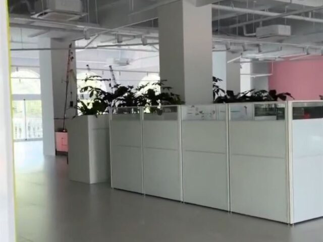 台灣新聞通訊社-快訊／竹縣寶山無預警停電！吊車大王滿頭汗成「受災戶」：沒停那麼久過