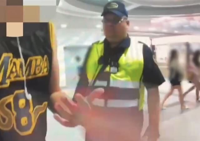 台灣新聞通訊社-外籍球衣哥大鬧北捷101「狂笑、拿衛生紙逼近」 乘客嚇瘋！失控畫面被拍