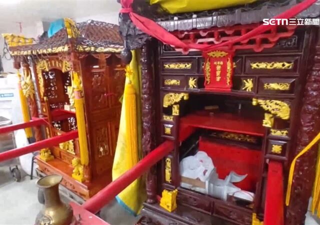 台灣新聞通訊社-獨家／神界也有「雙層巴士」　五尊神明同轎共乘出巡