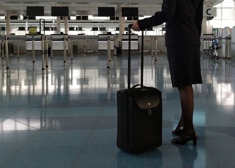 台灣新聞通訊社-空姐崩潰！噁客掏3萬求買「原味絲襪」航空圈荒淫趴曝光：頭等艙淪摩鐵
