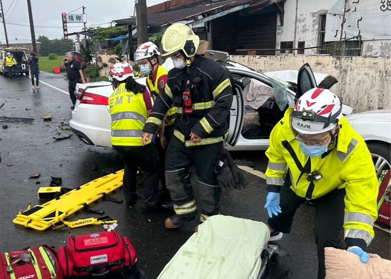 台灣新聞通訊社-快訊/父告別式後遇死劫!桃園6旬女「載4親友」逆向自撞車全爛 奪4命