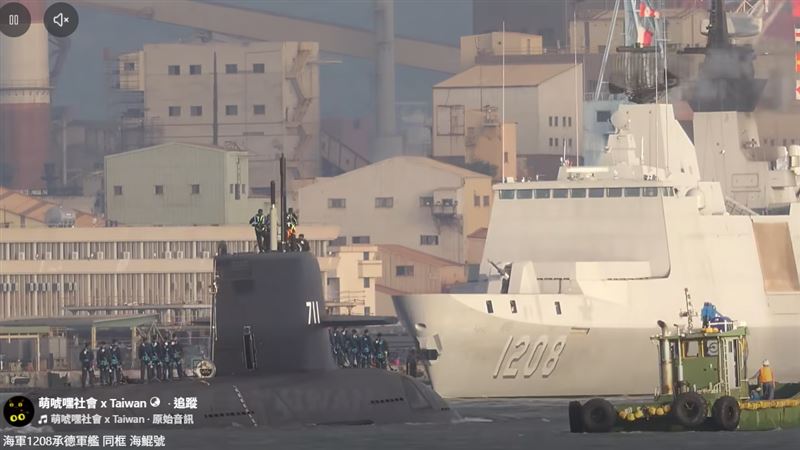 台灣新聞通訊社-經典一幕曝「海鯤號、承德號」同框!台灣海軍新世代戰力交會…全網嗨翻