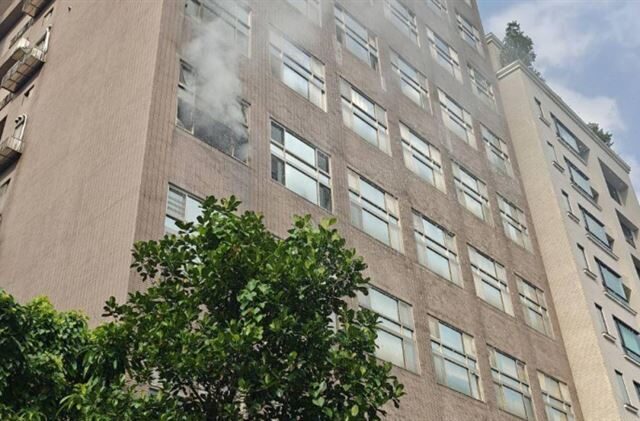 台灣新聞通訊社-台北內湖住宅大樓下午突發火警　4樓濃煙密布住戶驚逃