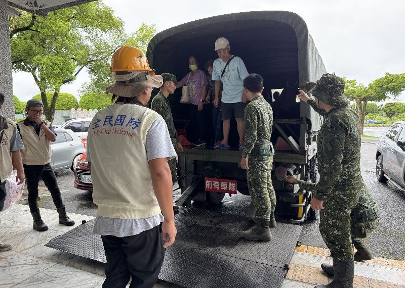 台灣新聞通訊社-豪雨釀3死1失蹤 萬里溪堰塞湖中央應變中心開設