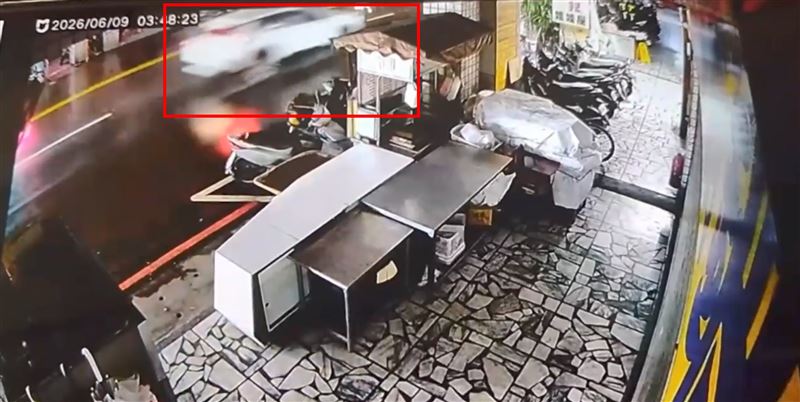 台灣新聞通訊社-73翁過馬路遭撞爆頭慘死 毒駕婦快篩陽性懊惱畫面曝光
