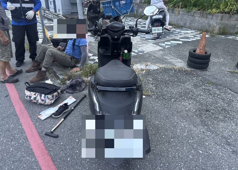 台灣新聞通訊社-夫妻出門散步遇劫！過馬路遭超車騎士撞飛1死1重傷　瞬撞畫面曝光
