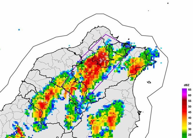 台灣新聞通訊社-大雷雨狂炸!台北市雨最大在台大 災害應變中心強化三級開設