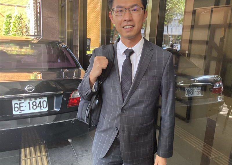 台灣新聞通訊社-名律師劉韋廷被控偽造文書！判拘役50天確定　律懲會決議停職2月