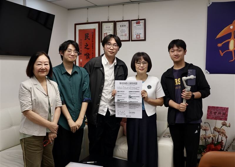 台灣新聞通訊社-苗栗「雙引擎」齊步!林月琴、陳品安簽「交通改善白皮書」打造人本環境