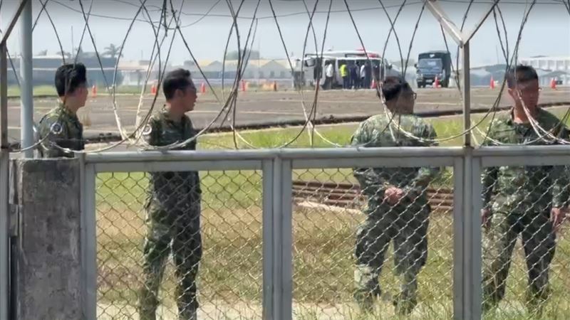 台灣新聞通訊社-為何2名資深中校飛官同飛T-34C「初級教練機」？軍事粉專揭2背後原因