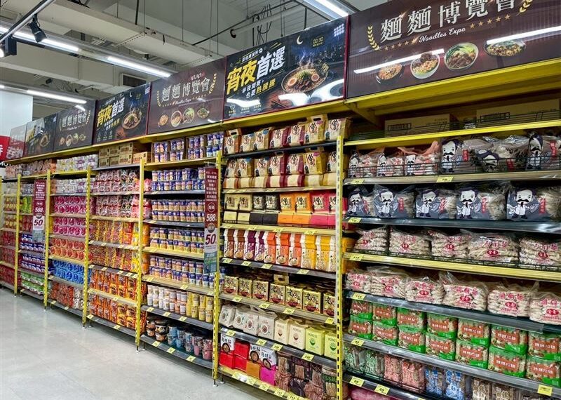 台灣新聞通訊社-台灣熱銷泡麵TOP10！來一客鮮蝦排第2　韓國客激推「這碗」殺進排行