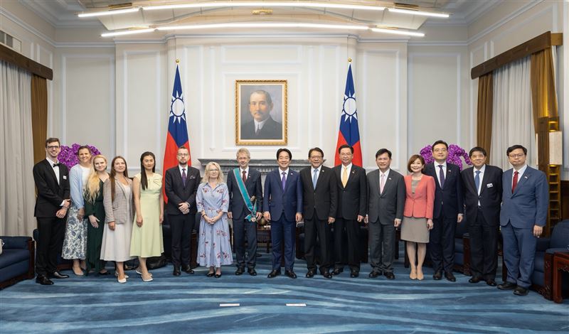 台灣新聞通訊社-台捷友好！總統贈勳捷克議長韋德齊　林佳龍設宴迎訪團深化民主夥伴關係