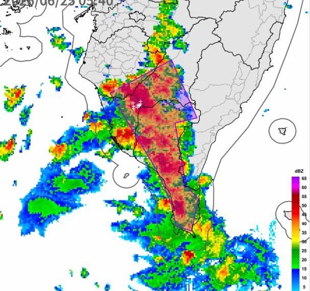 台灣新聞通訊社-國家警報響！颱風沒登陸仍炸雨　大雷雨轟南部3縣市「警戒區域一次看」