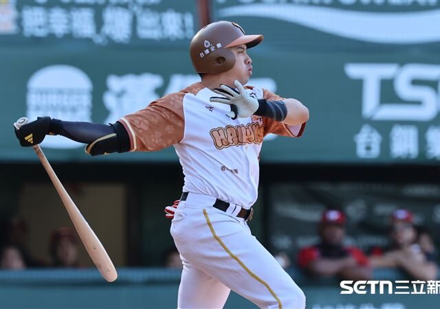 台灣新聞通訊社-中職／54戰全勤守備！台鋼沒DH輪替吳念庭這樣說　揭打擊率長期3成秘訣