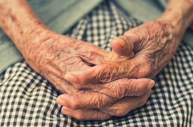 台灣新聞通訊社-85歲翁遭妻家暴數十年　被打到下不了床3度報警！子女見證下離婚