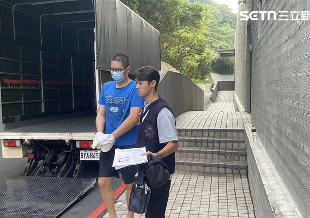 台灣新聞通訊社-仰德大道深夜奪命車禍！小貨車違規跨線撞死22歲男大生　司機2萬交保