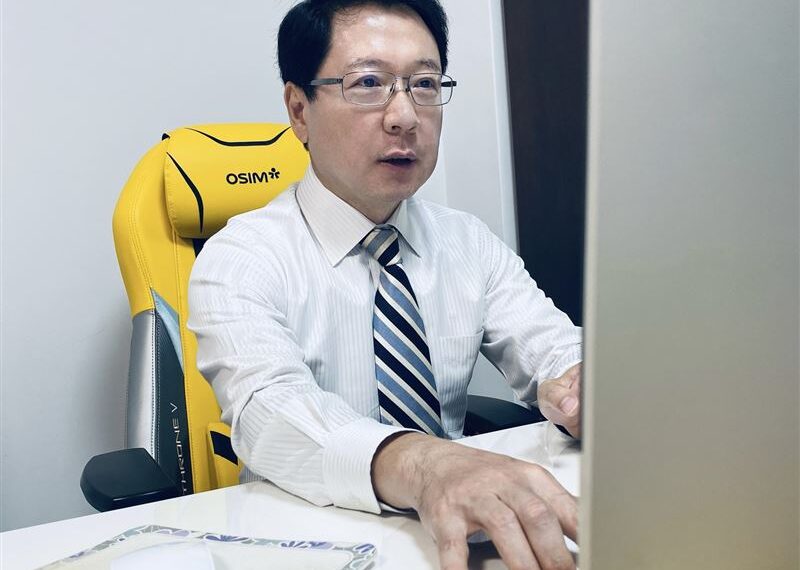台灣新聞通訊社-4帳戶收益2千萬元！阮慕驊秀對帳單開嗆：比我強來酸沒問題