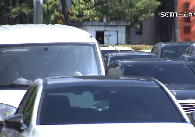 台灣新聞通訊社-端午收假車潮湧現！公路局曝午後「易塞路段」　台61、台74要注意