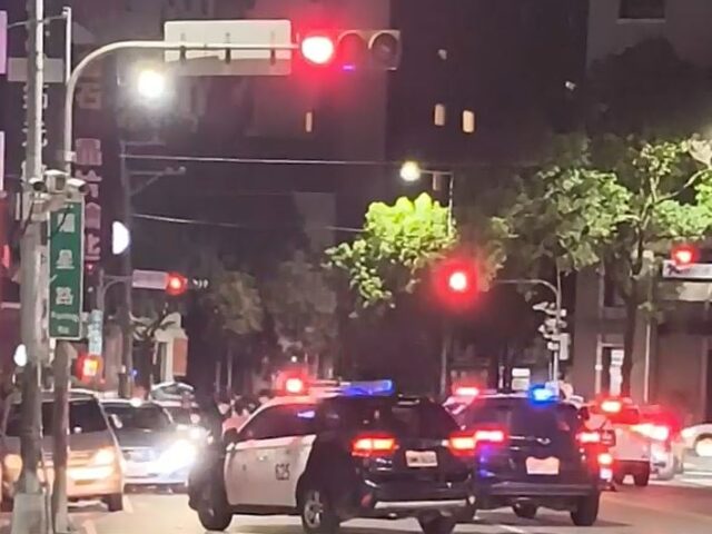 台灣新聞通訊社-台中逢甲商圈毒駕撞人！26歲路人受傷送醫…警圍捕肇事男搜出喪屍煙彈