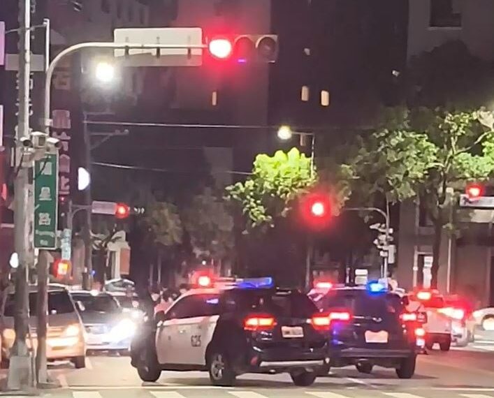 台灣新聞通訊社-台中逢甲商圈毒駕撞人!26歲路人受傷送醫…警圍捕肇事男搜出喪屍煙彈