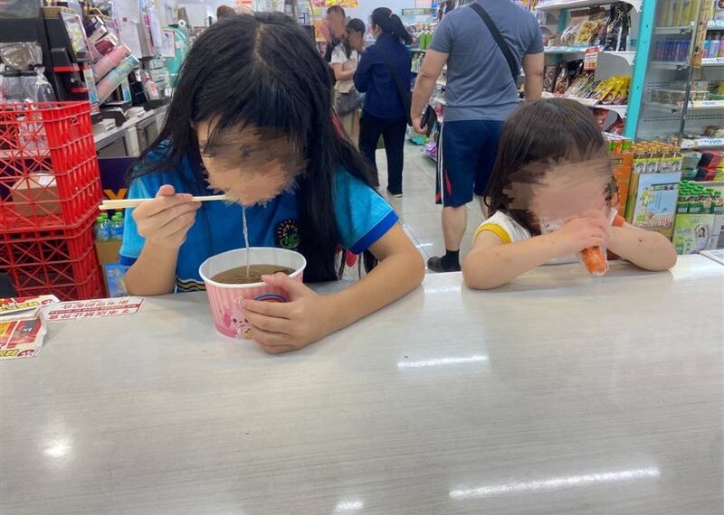 台灣新聞通訊社-獨家／12歲孝女忍塑膠毒氣做手工！幫單親媽撐家計　一碗冬粉撐過苦日子