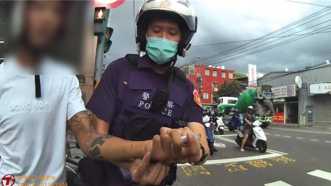 台灣新聞通訊社-實習警眼尖識破毒駕仔!查緝初體驗直呼震撼:危害不容忽視