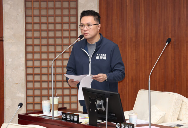 台灣新聞通訊社-陪蔣萬安勘災見大量土石滑落 張斯綱曝將評估1事：確保居民安全