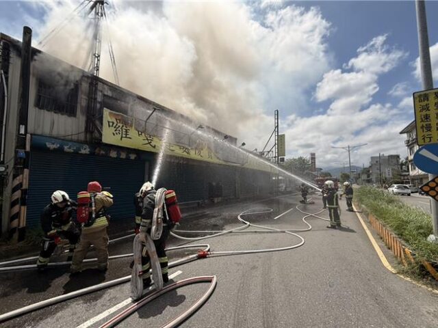 台灣新聞通訊社-芎林鐵皮屋火警濃煙竄天 所幸無人受困傷亡