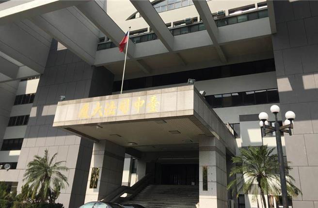 台灣新聞通訊社-台中畸形戀命案!蛇蠍妻找前任3人同住 尪嗆「狗男女」遭鐵鎚敲死