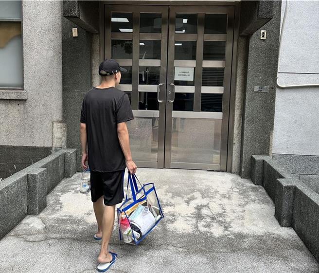 台灣新聞通訊社-詐欺犯嫌關不夠久?拍片分享詐騙 遭撤銷假釋再判8個月