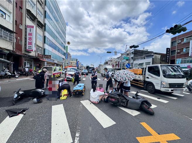 台灣新聞通訊社-闖紅燈撞3寶媽「女兒散一地」 肇事男騎士傷重不治