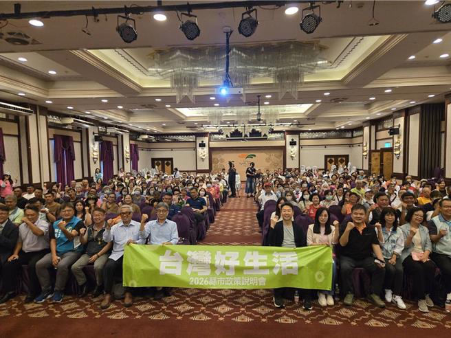 台灣新聞通訊社-綠營4人台東大合體！交通農業部長齊挺陳瑩 宣布台鐵8月推學生票最高5折