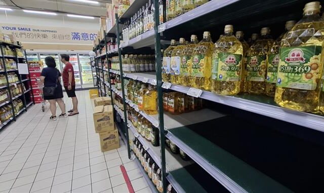 台灣新聞通訊社-問題油還沒查清楚就想重新上架？北市嗆問中央：如何安心