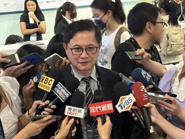 台灣新聞通訊社-台股大震盪別只盯紅綠！童子賢自曝「2周才看一次股票」