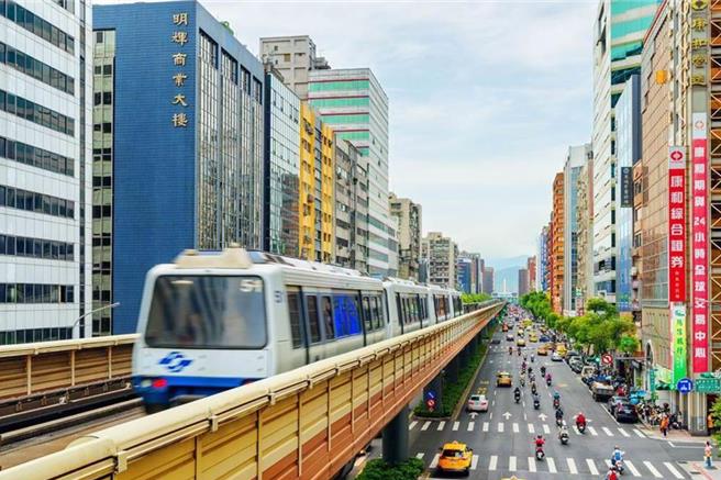 台灣新聞通訊社-北捷文湖線旅客突按緊急鈕列車停駛 捷運公司曝背後暖心原因