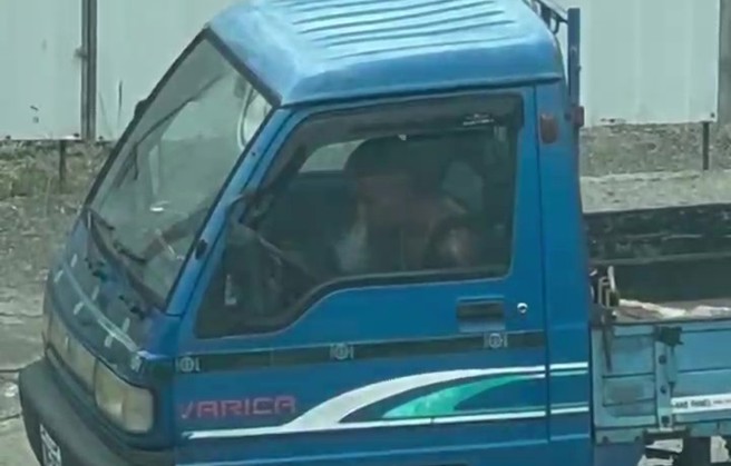 台灣新聞通訊社-台中貨車駕駛「鼻孔噴煙」如喪屍 網炸鍋：撞死人再抓？