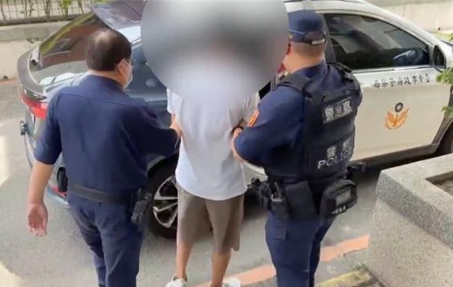 台灣新聞通訊社-台中熱炒店衝突 醉男上台推擠唱歌民眾掉1把刀 警追查中